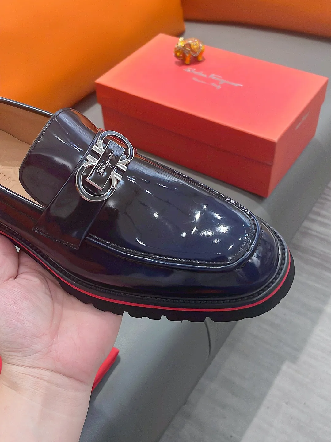 Men's shoes FERRAGAMO "Ferragamo" P540 Regular size: 39-44 (38, 45, 46, 47 customized) (suit shoes) Product materials: Selected first-layer cowhide upper, imported sheepskin lining; original outsole.